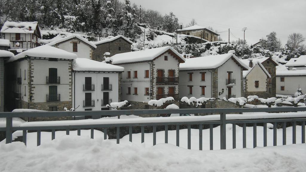 Kapel Etxea Hotel Urzainqui Exterior photo